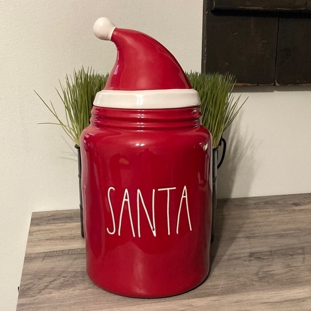 RAE DUNN SANTA LARGE RED CHUBBY CHRISTMAS CANISTER WITH HAT